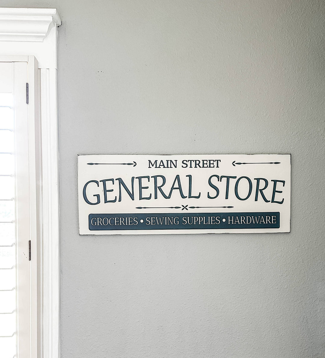 wall decor and signs