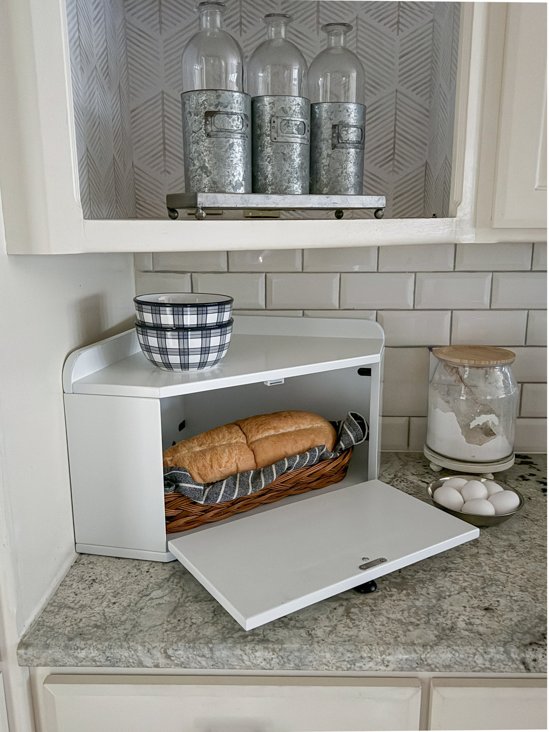 Bread box in white