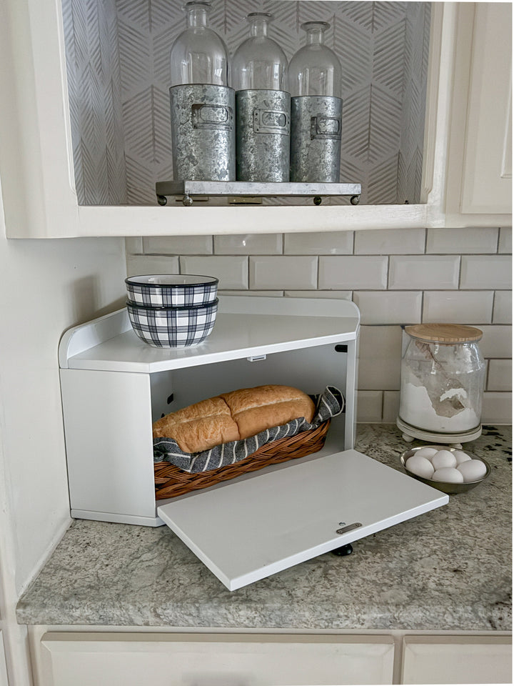 Bread box in white
