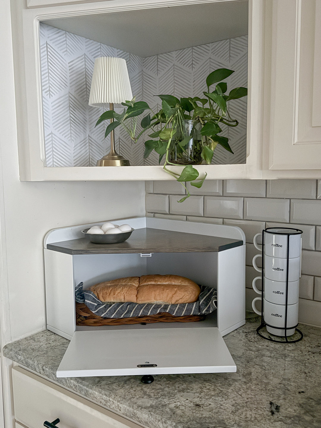 Bread box in white