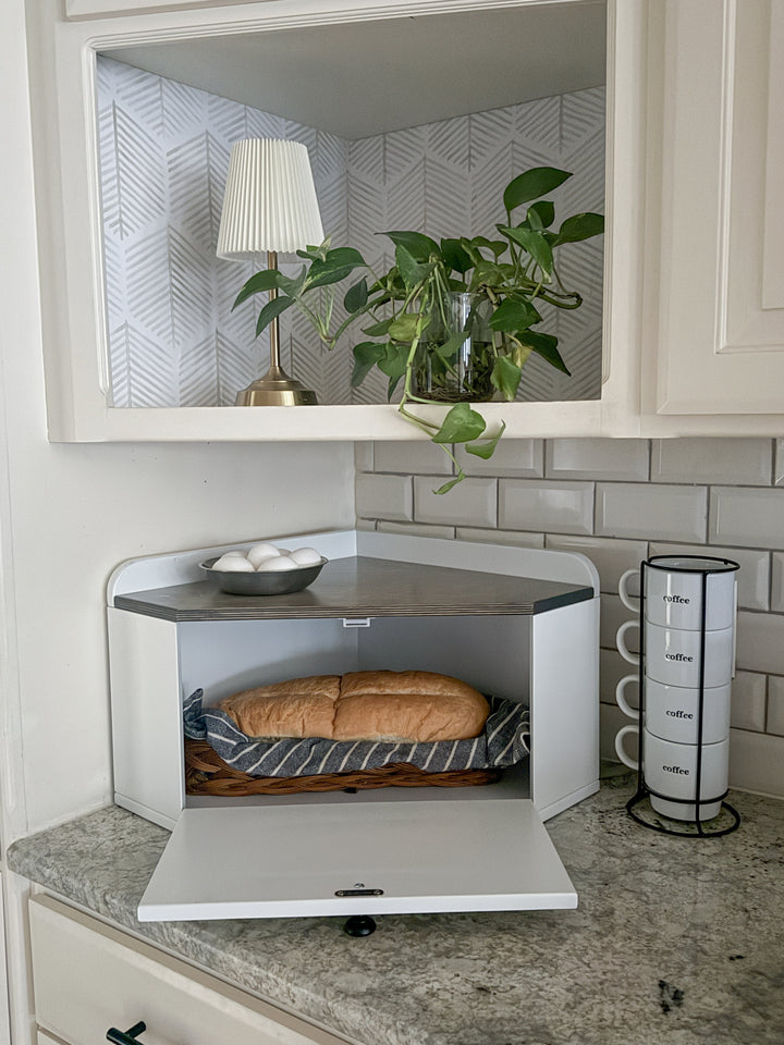 Bread box in white