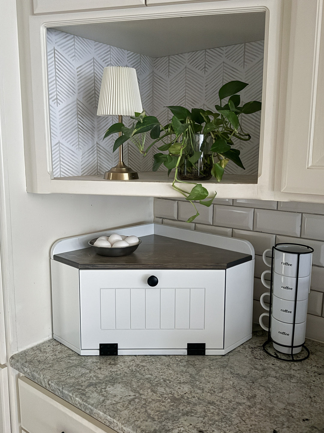 Bread box in white