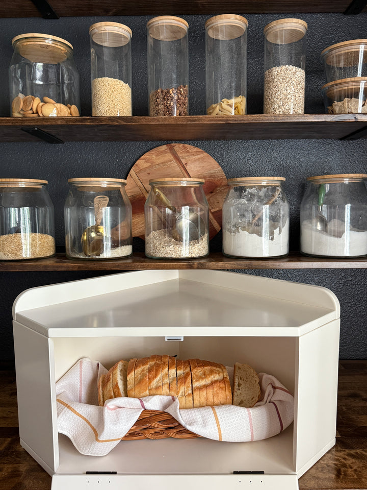 Bread box in ivory paint