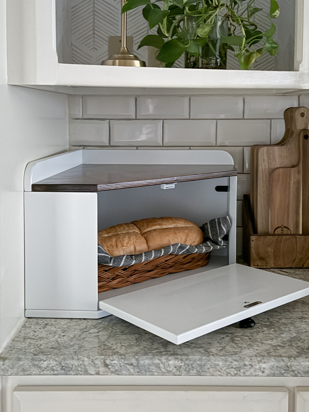 Bread box in white