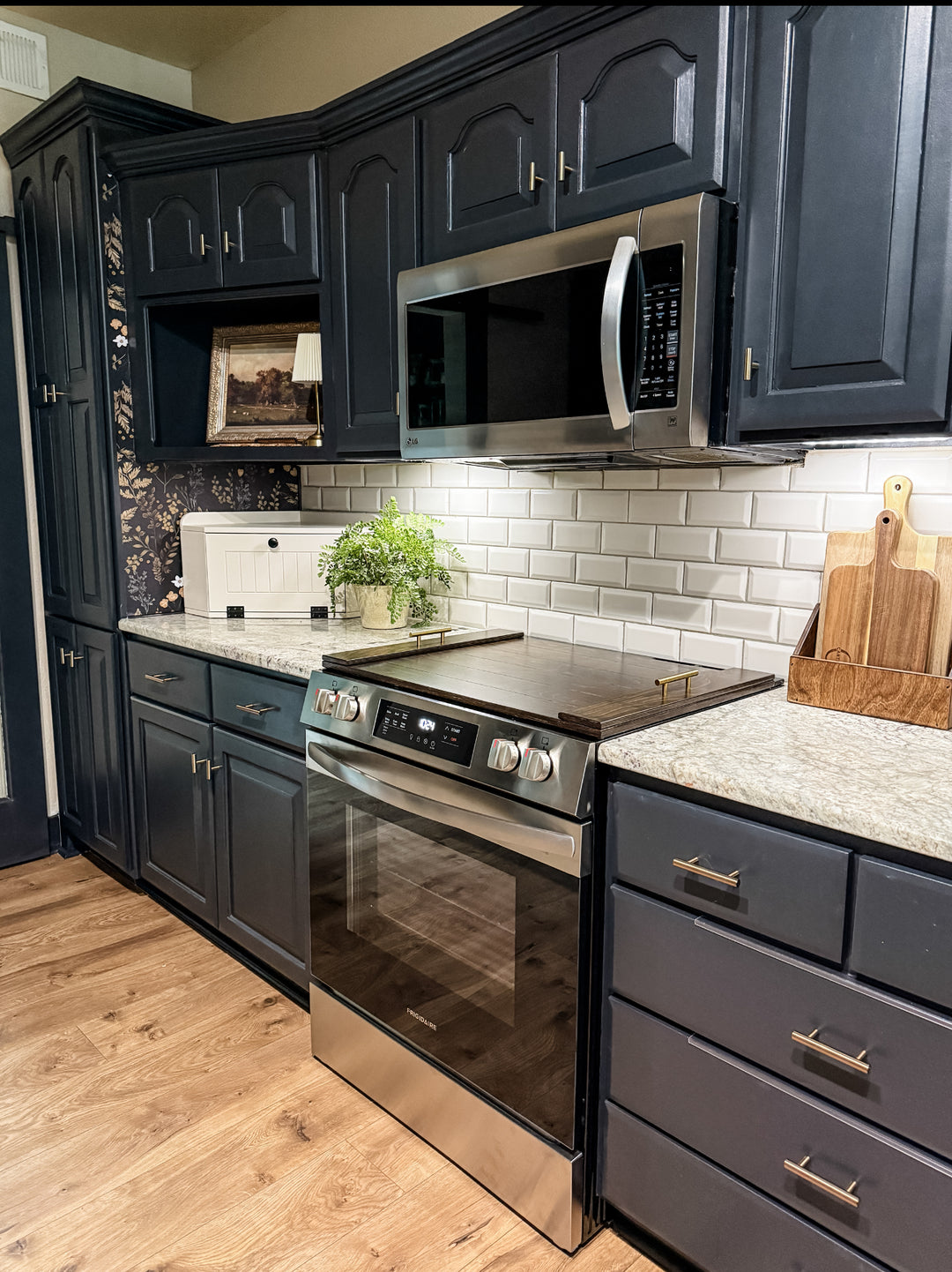 Slatted dark brown stove cover
