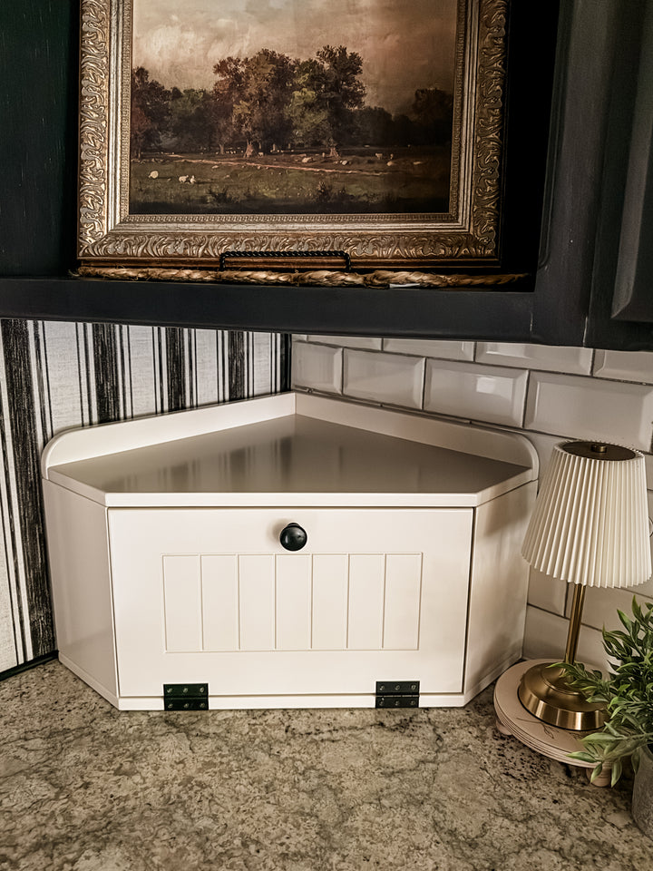 Bread box in ivory paint