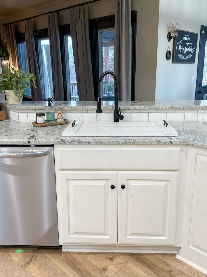 Distressed slatted sink cover in white