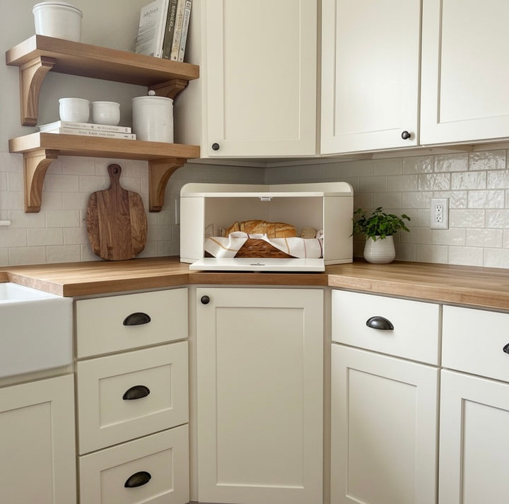 Bread box in ivory paint