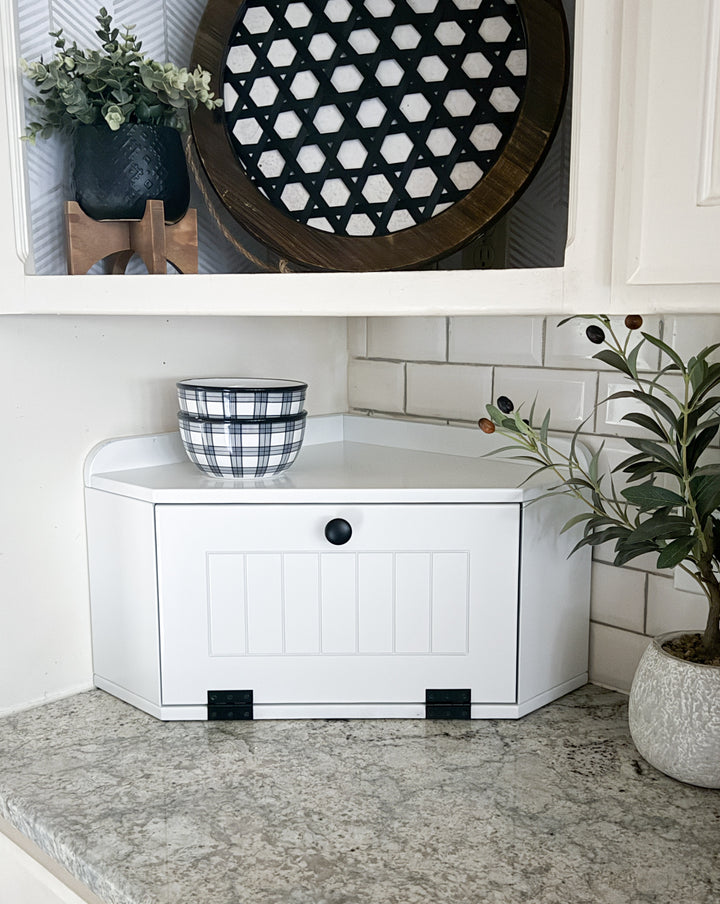 Bread box in white