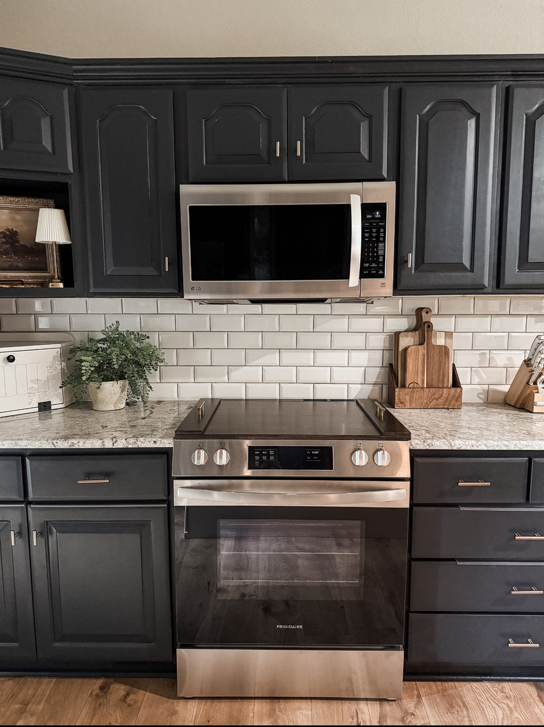 Slatted dark brown stove cover