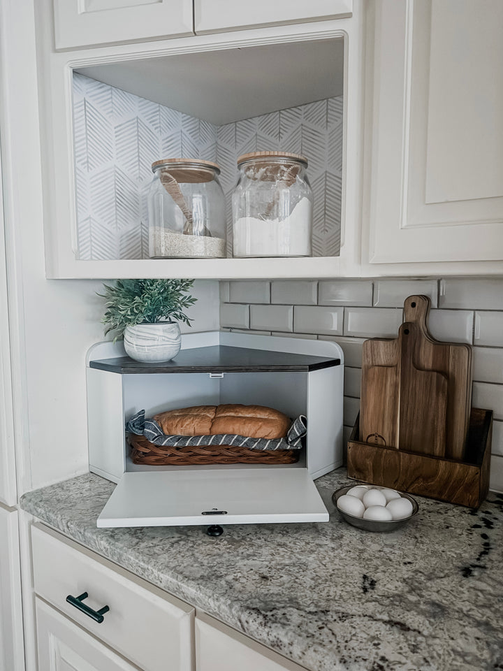 Bread box in white