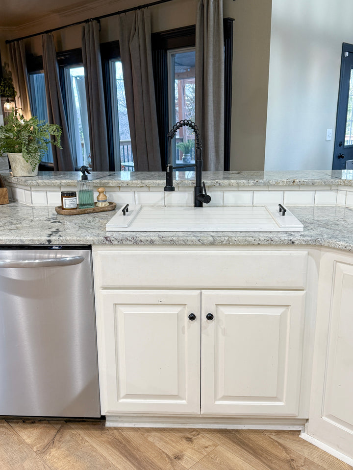 Distressed slatted sink cover in white