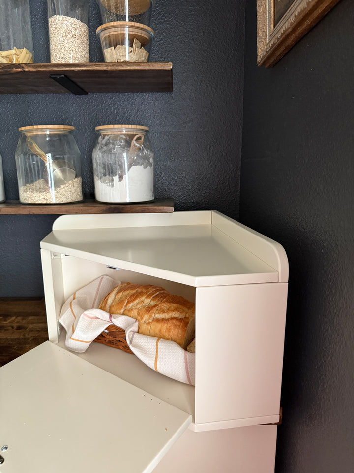Bread box in ivory paint