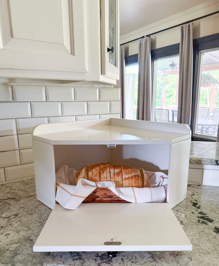 Bread box in ivory paint
