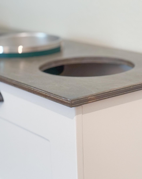 Four bowl elevated Yeti boomer bowl feeder stand