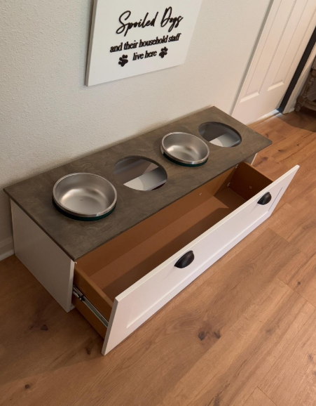 Four bowl elevated Yeti boomer bowl feeder stand