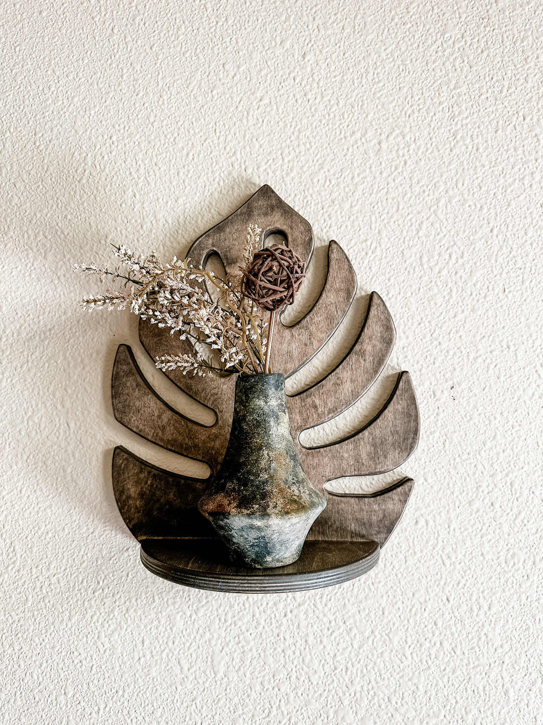 Monstera leaf shelf