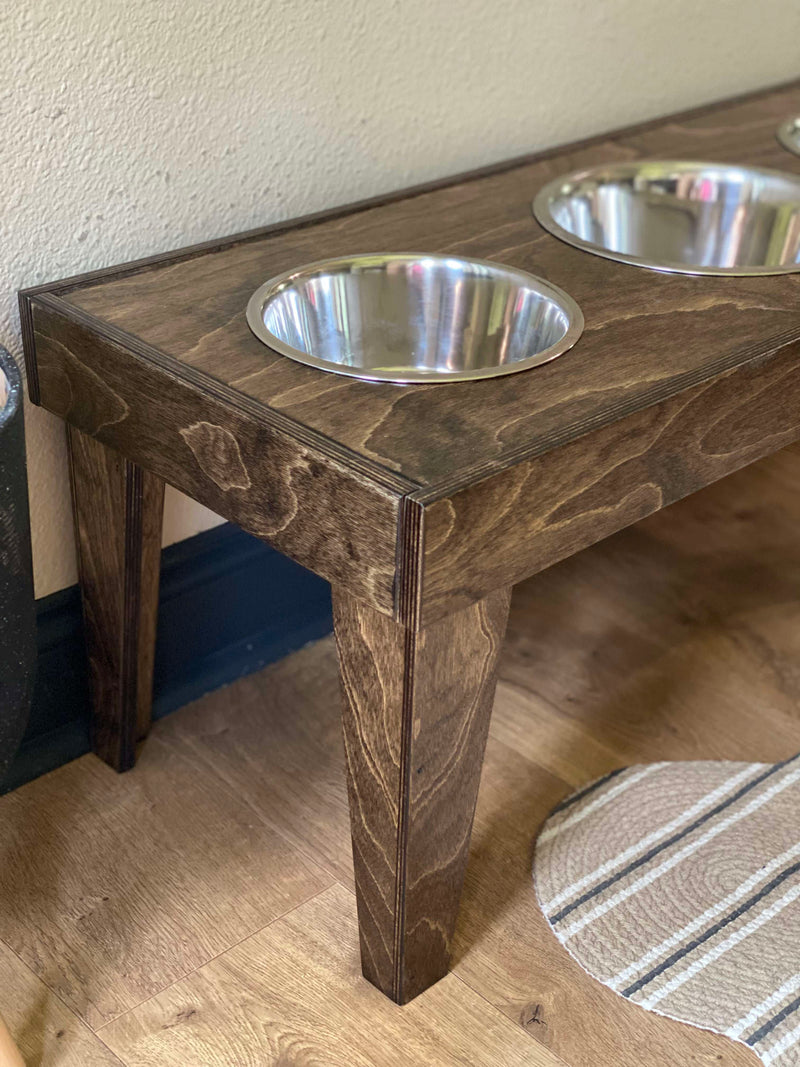 simple elevated pet feeder
