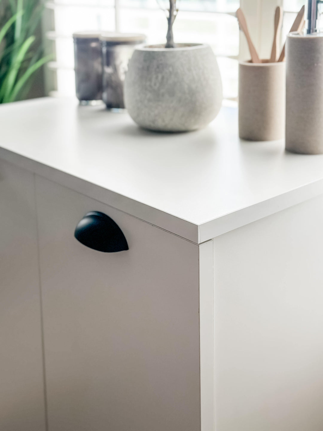 Barlow slim laundry in white modern doors