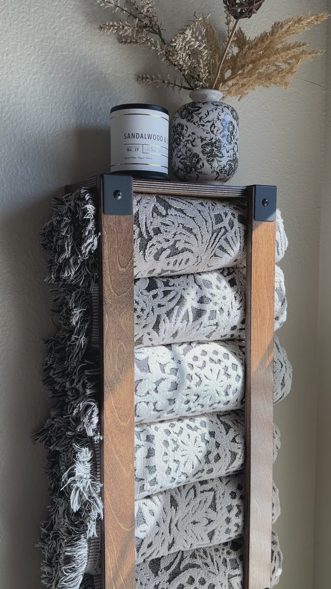 Towel rack