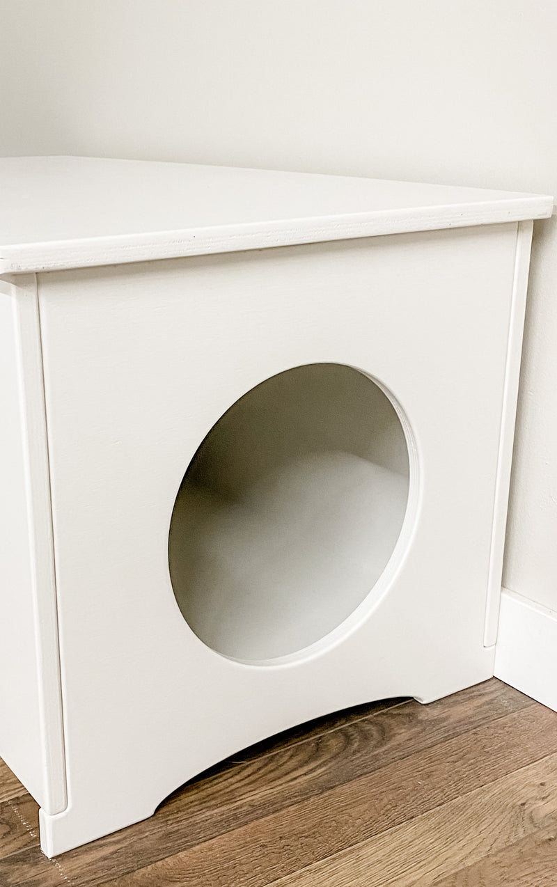 Hidden Litter Box in White with Cedar Look Standard and Maine Coon