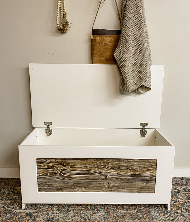 Shoe storage bench in soft white with cedar look