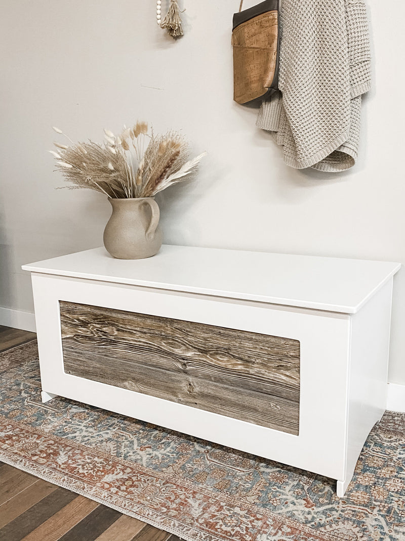 Shoe storage bench in soft white with cedar look