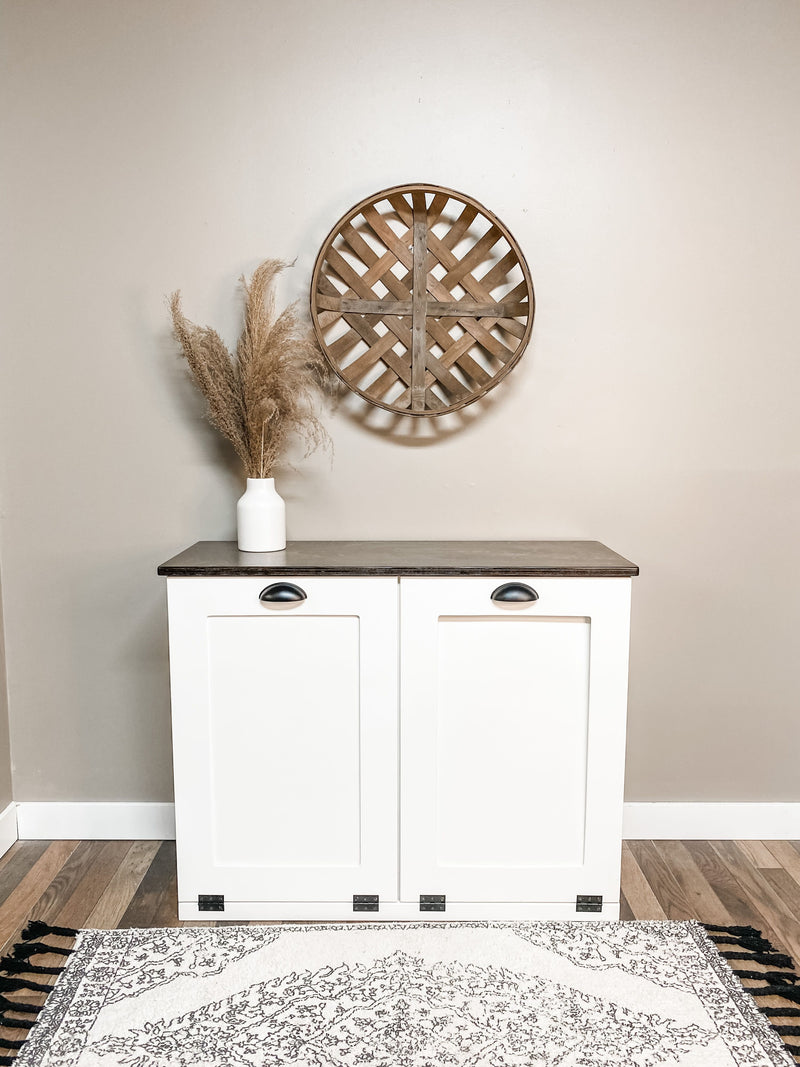 Dashwood in white with a dark brown stained top