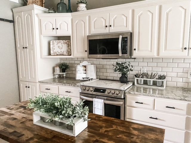 "Farmhouse kitchen" stove cover, ivory distressed